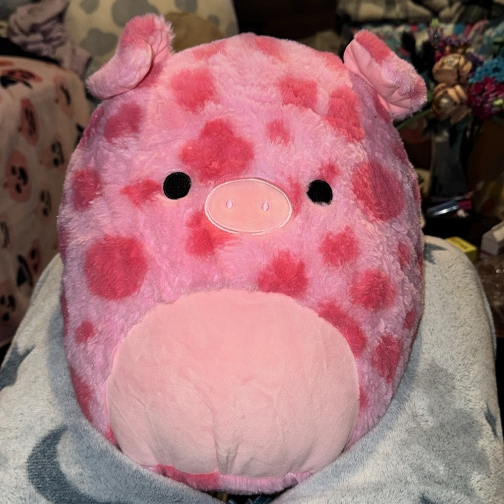 Gwendle the pig fuzzamallow squishmallow NWT